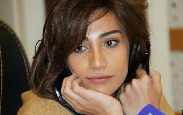 Röya efirdə sevgilisi üçün ağladı Röya efirdə sevgilisi üçün ağladı