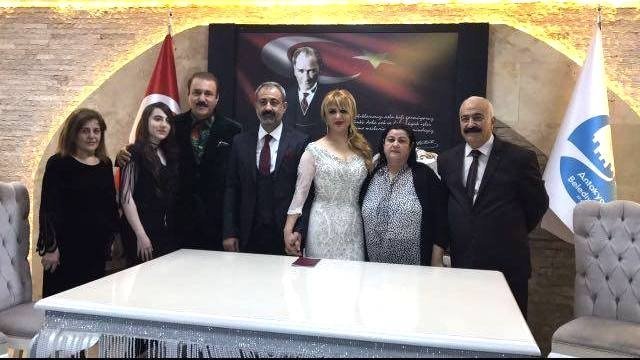 Azərbaycanın əməkdar artistinin qızı türk aktyorla evləndi 