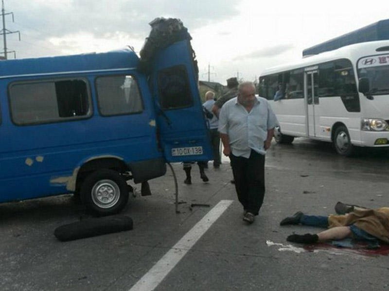 Sumqayıt Dövlət Universitetinin tələbələrini daşıyan avtobus aşdı: 