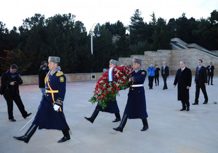 Netanyahu və xanımı Şəhidlər xiyabanını ziyarət edib 