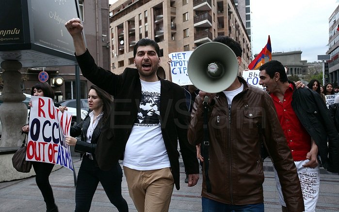 İrəvanda yenidən etirazlar başladı 