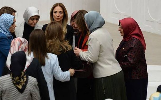 Türkiyə parlamentində qadınların davası 