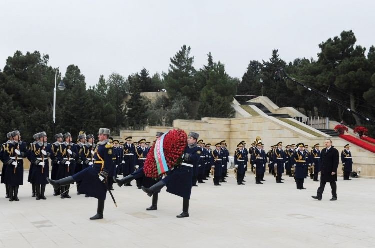 Prezident Şəhidlər Xiyabanını ziyarət etdi