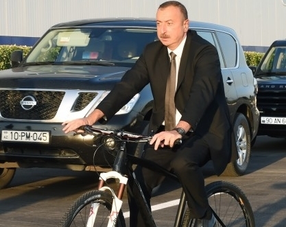 Prezident İsmayıllıda velosiped sürdü 