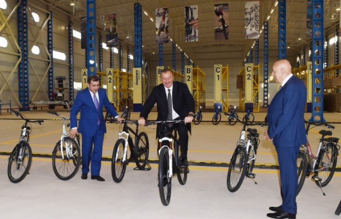 Prezident İsmayıllıda velosiped sürdü 