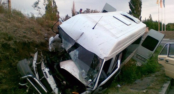 İsmayıllıda sərnişin avtobusu yük maşını ilə toqquşdu