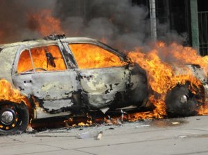 Kürdəmir rayonunda avtomobil yanıb