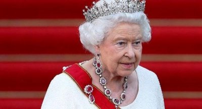90 yaşlı kraliça dünyanın ən dəbliləri siyahısında