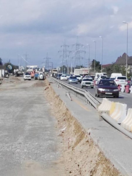 Bakı-Sumqayıt şosesində 1 km yolun təmiri 4 aydır bitmir 