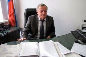 Parlamentin spikeri Ali Məhkəmənin sədrini döydü