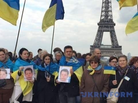  Ukraynalılar ayağa qalxdı: 