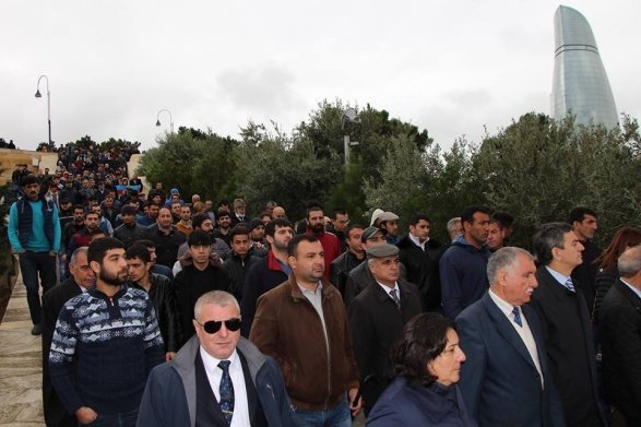 Müxalifət Bakıda yürüş keçirdi