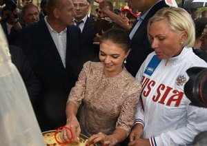 Alina Kabayevanın oğlanlarının atası Putindir?