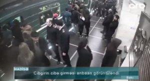 Metroda baş verən oğurluq anbaan lentə alındı