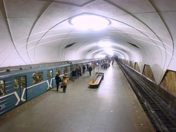 Bakı metrosu gecə saat 2-dək işləyəcək