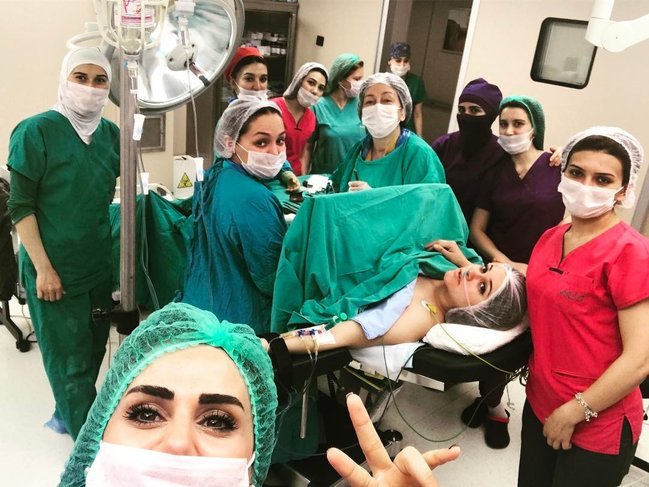 Azərbaycanlı müğənni doğuşdan foto paylaşdı