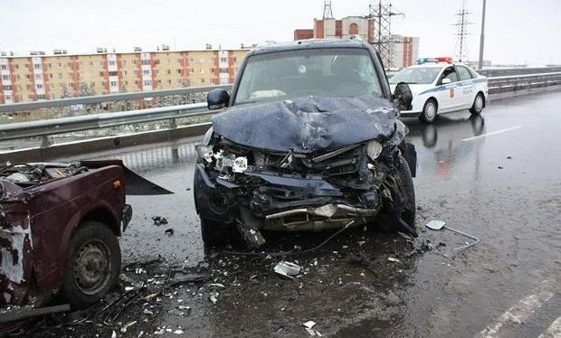 Almaniya səfirliyinin avtomobili Bakıda qəzaya düşdü