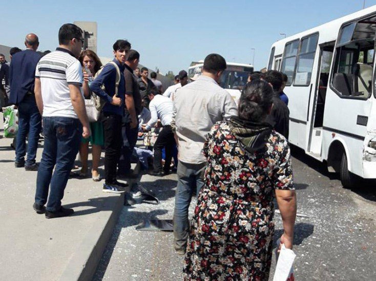 Bakıda sərnişinlə dolu iki avtobus toqquşdu