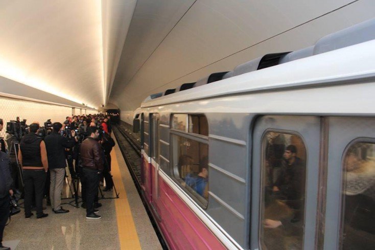 Bakı metrosunda qadın huşunu itirdi