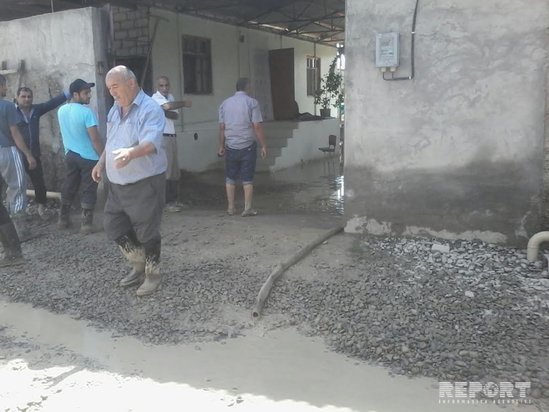 Azərbaycanda 100-dən çox evi su basdı 