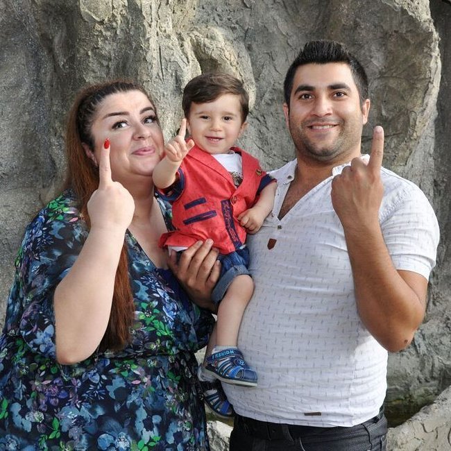 "Allaha min şükür, 1 yaşımız oldu" "Allaha min şükür, 1 yaşımız oldu"