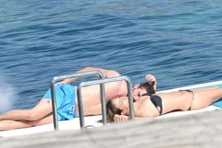 Yeni sevgilisi ilə dodaq-dodağa 