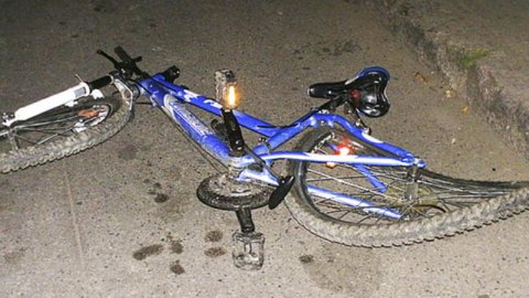 Sabirabadda avtomobil 12 yaşlı velosipedçini vurdu