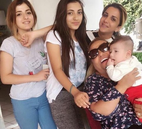 Şəbnəmin hər kəsdən gizlətdiyi oğlunun Şəbnəmin hər kəsdən gizlətdiyi oğlunun