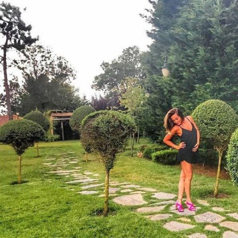 Evli məmurdan uşaq dünya gətirən Ayan qızı ilə belə dincəlir