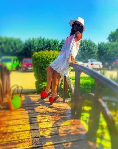 Evli məmurdan uşaq dünya gətirən Ayan qızı ilə belə dincəlir