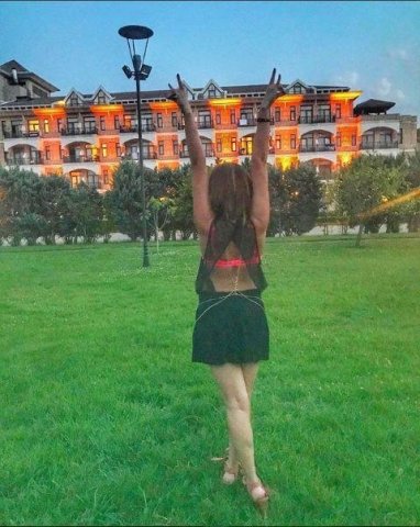 Evli məmurdan uşaq dünya gətirən Ayan qızı ilə belə dincəlir