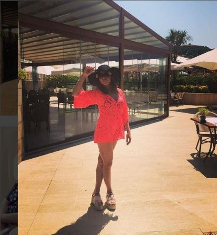 Evli məmurdan uşaq dünya gətirən Ayan qızı ilə belə dincəlir