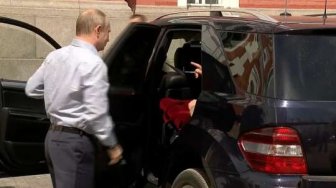 Putinin avtomobilindəki qırmızı çantanın sirri bəlli oldu