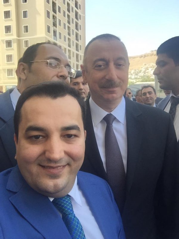 Ev alan jurnalistlər prezidentlə selfi etdi -