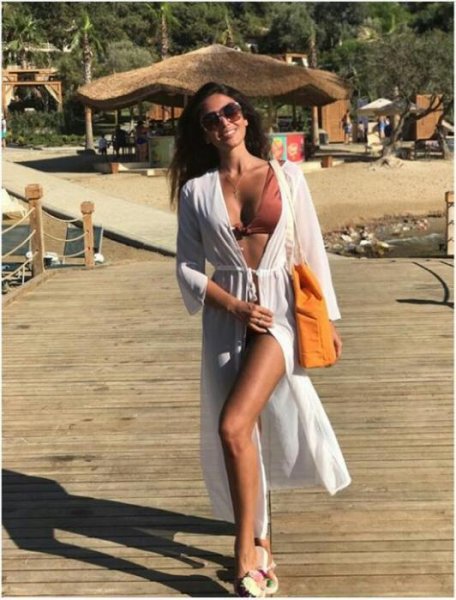 Pərvin Abıyeva çimərlik geyimində 