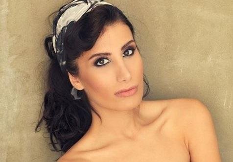 İrem Derici xəstəxanaya aparıldı İrem Derici xəstəxanaya aparıldı