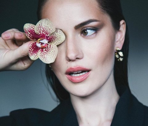 Fahriyye Evcen oğurluq etdi