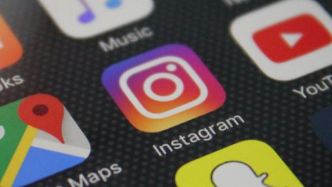 “Instagram”da şəkil yerləşdirmək depressiyanın əlamətidir