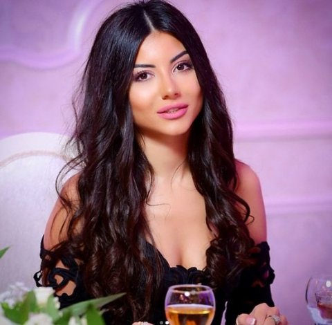 45 yaşlı kişi ilə sevgili olan Ayseldən ÜZÜCÜ XƏBƏR gəldi 45 yaşlı kişi ilə sevgili olan Ayseldən ÜZÜCÜ XƏBƏR gəldi