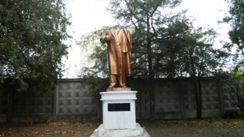  Leninin 1320 heykəli sökülüb