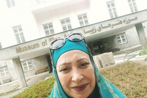 56 yaşlı əməkdar artistin şortikli fotoları tənqid edildi 56 yaşlı əməkdar artistin şortikli fotoları tənqid edildi