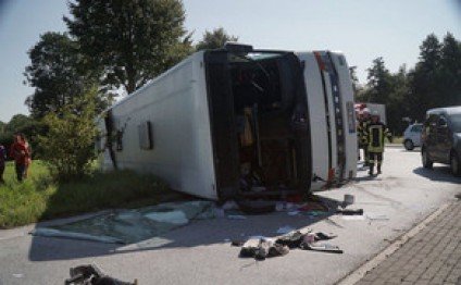 Almaniyada avtobus aşıb, 40 nəfər yaralanıb