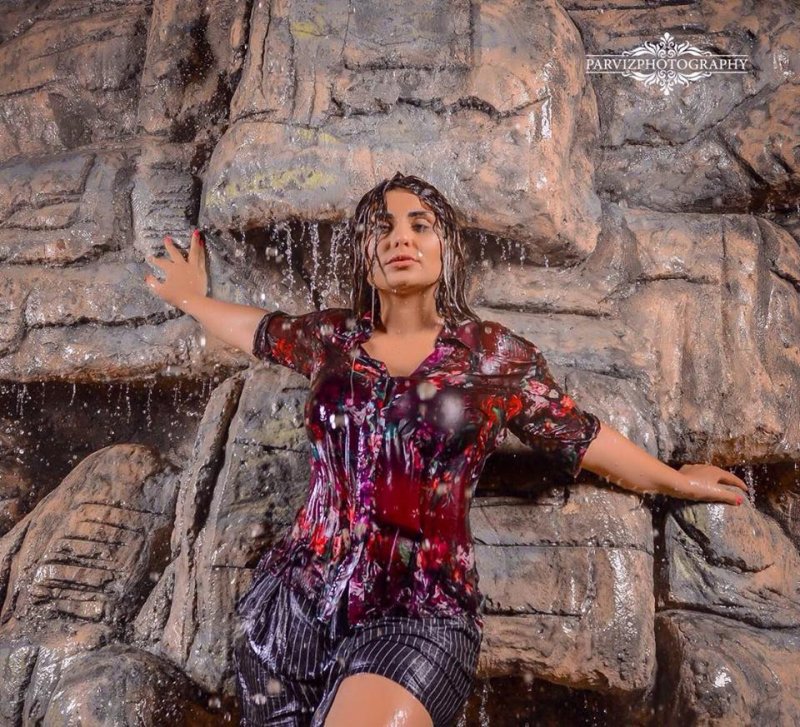 Şəbnəm Tovuzlu bu dəfə suyun altında...