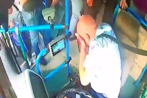 Avtobus sürücüsü vəhşicəsinə döyüldü 