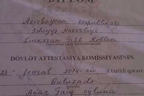 Azərbaycanda oğlana “tibb bacısı” diplomu verildi