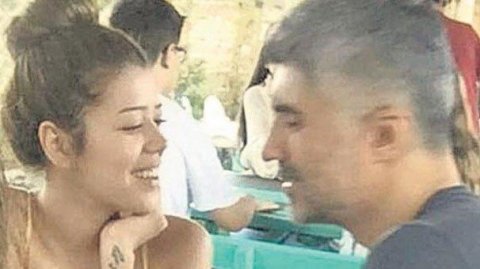 Məşhur müğənninin özündən 20 yaş kiçik sevgilisi hamilədir 