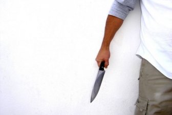 Özü bıçaqlandı, ailə üzvləri isə döyüldü Özü bıçaqlandı, ailə üzvləri isə döyüldü