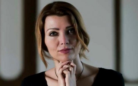 Elif Şafaktan gözlənilməz etiraf Elif Şafaktan gözlənilməz etiraf