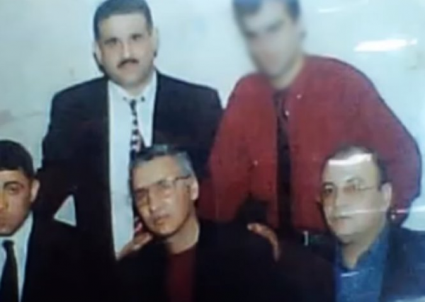Tacir Şahmalıoğlu "qanuni oğru"larla fotosundan danışdı