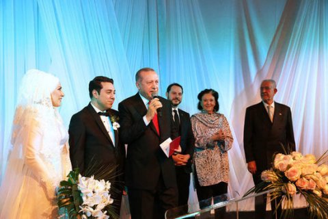Prezident müğənninin qızının nikah şahidi oldu - FOTO